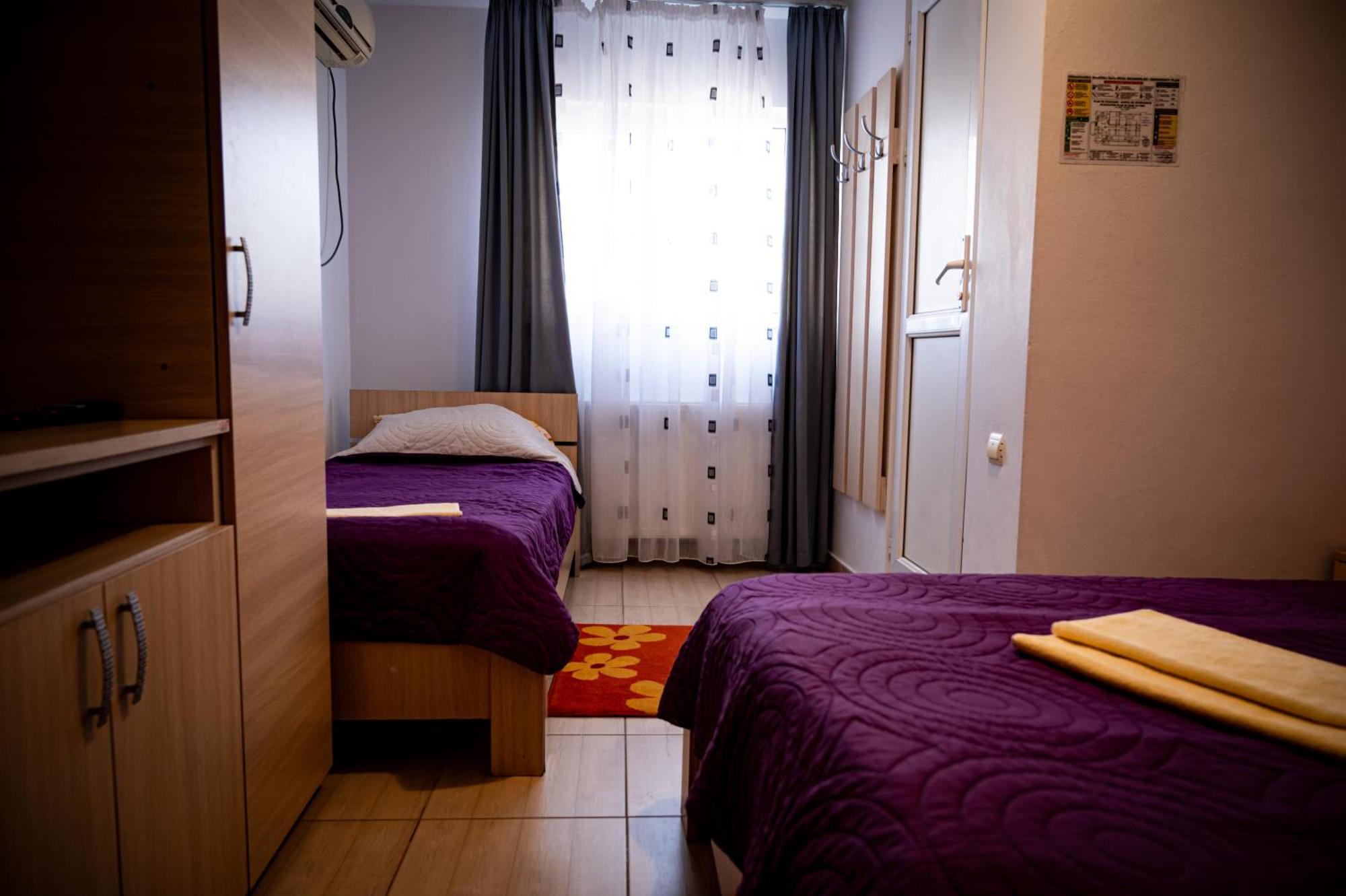 Hotel Casa La Dinamo Două Mai Esterno foto