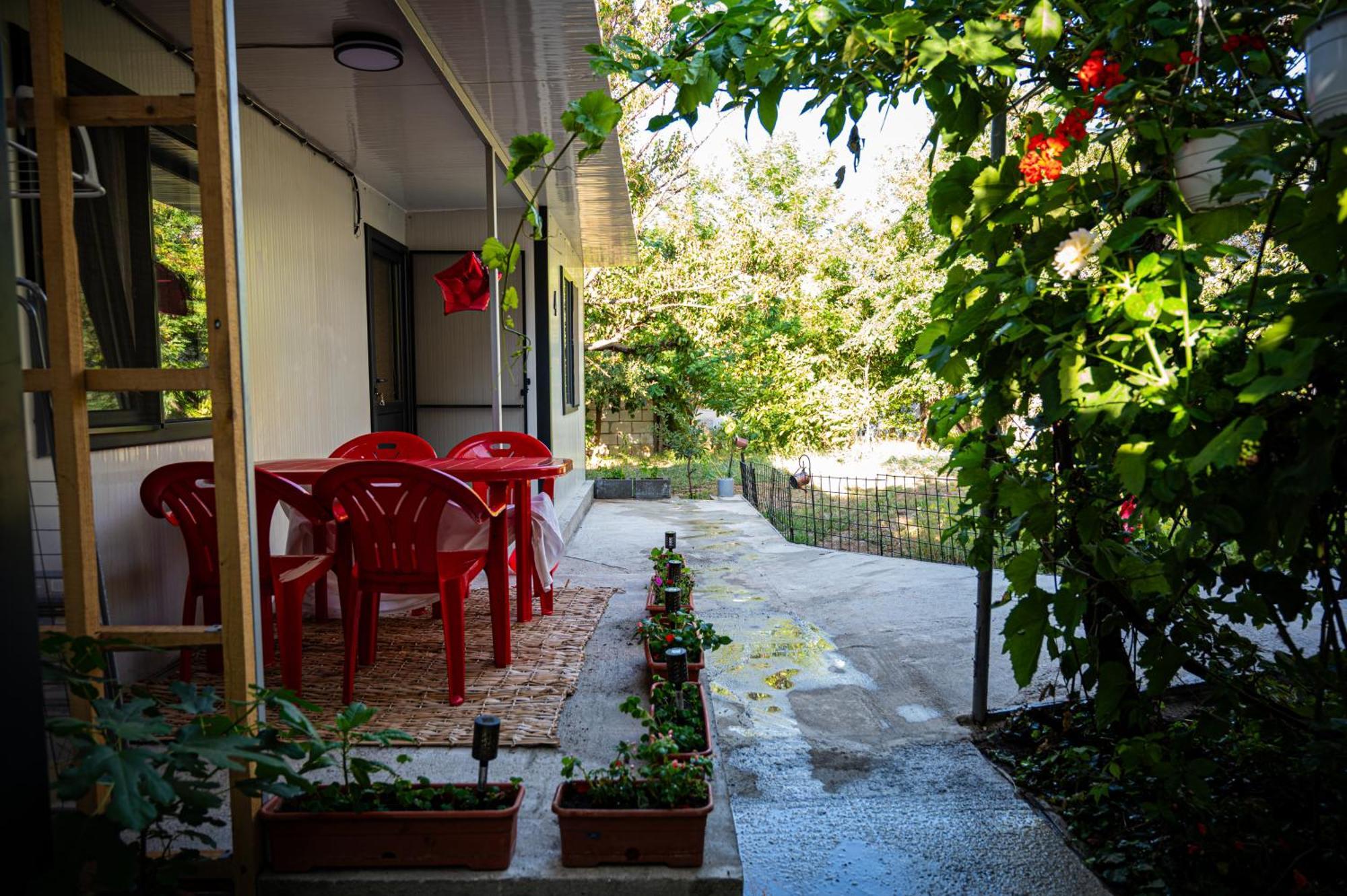 Hotel Casa La Dinamo Două Mai Esterno foto