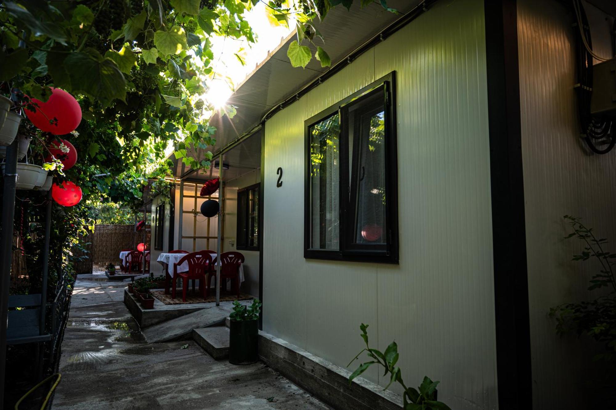 Hotel Casa La Dinamo Două Mai Esterno foto