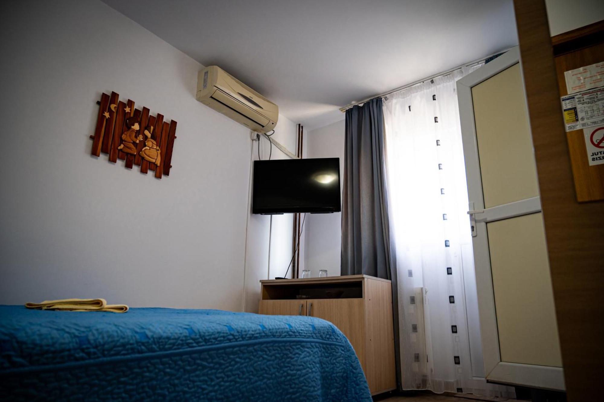 Hotel Casa La Dinamo Două Mai Esterno foto